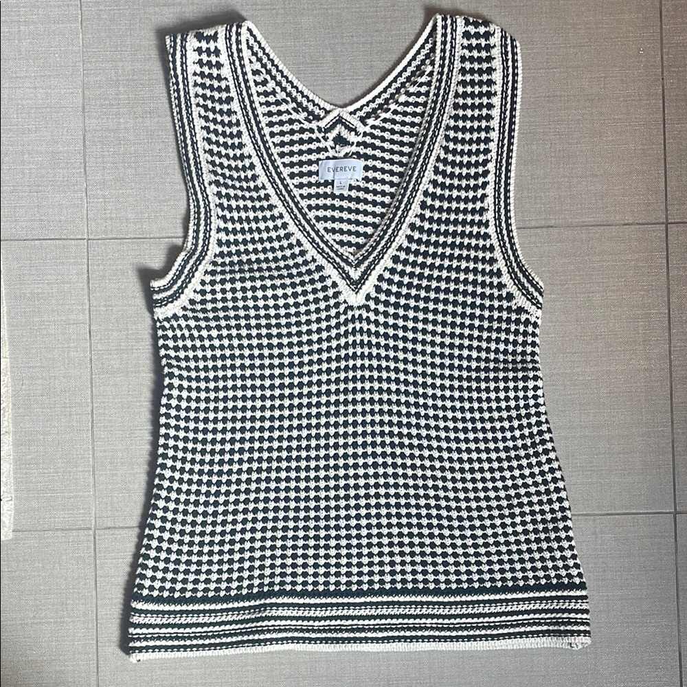 Evereve Black and White Knit V-Neck Sweater Vest